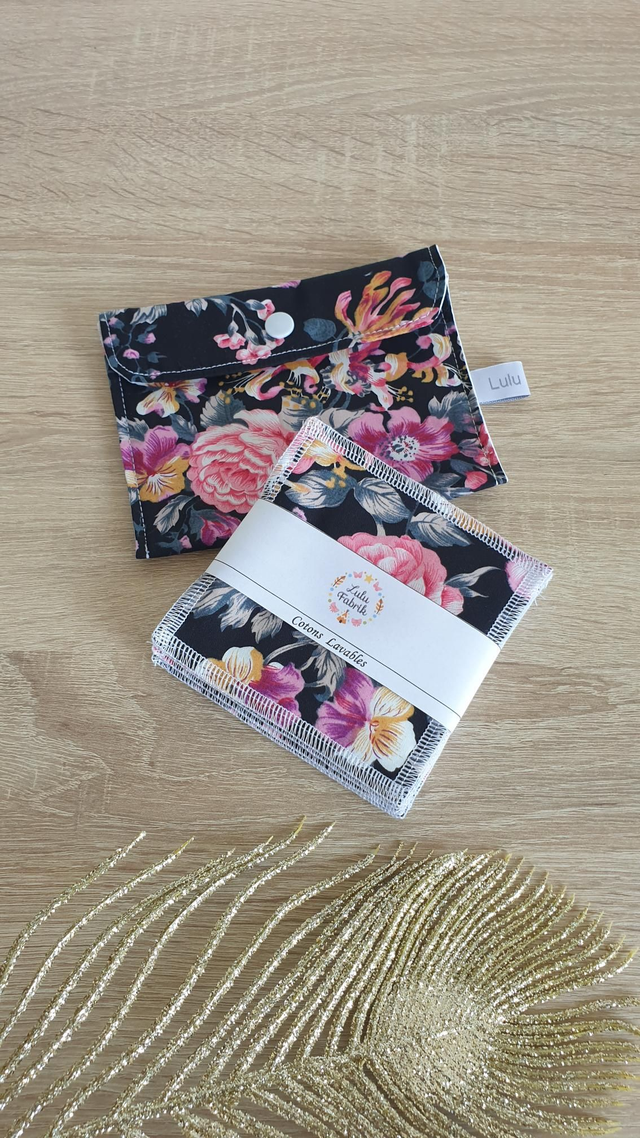 Pochette imperméable + 4 cotons démaquillants rose noir