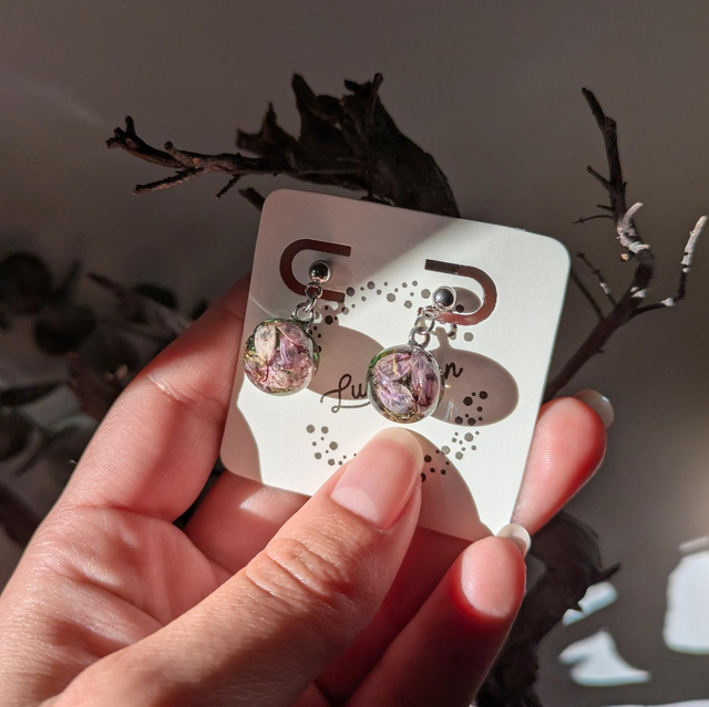 Pendientes de resina de flores de brezo