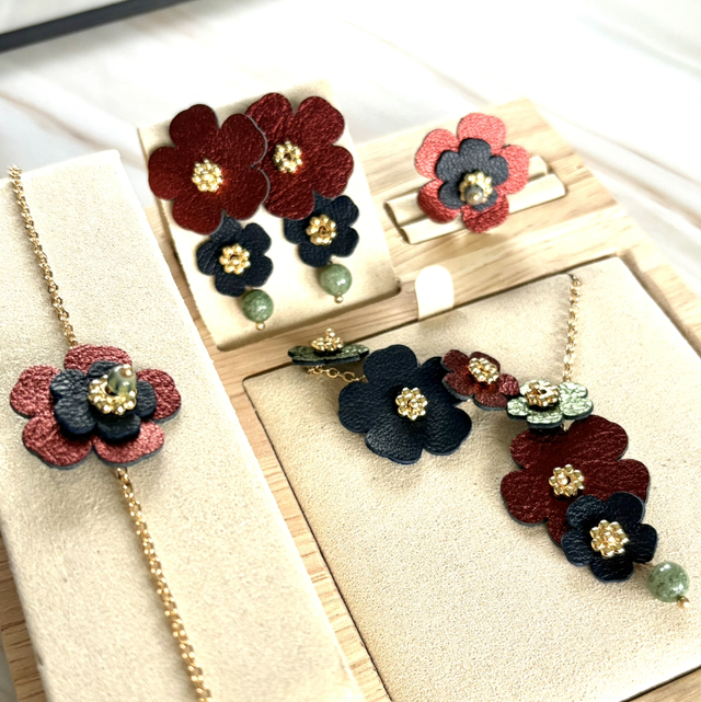 Parure HELLÉBORE Doré à l’Or Cuir Bleu nuit Rouille et vert foncé metallisé 