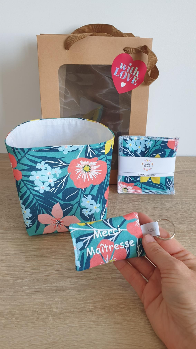 Coffret: panier +4 cotons + porte clés Merci Maîtresse (fleurs des îles)