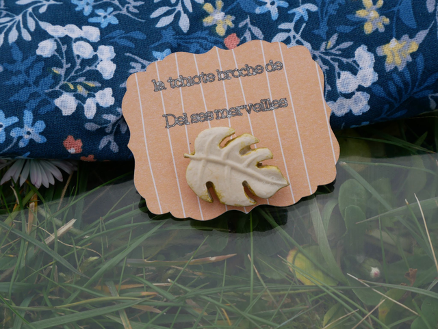 La tchiote broche feuille de Monstera