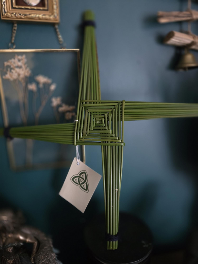 Authentic Brigid’s ( Cross) Solar Wheel | Hand-Woven Irish Rushes | Made in Ireland