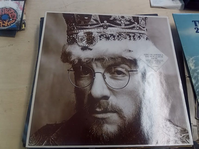 The Costello Show Featuring The Attractions And Confederates – King Of America