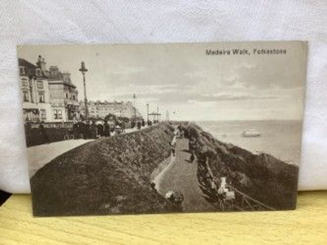 Folkestone, Madeira  Walk, Kent, unbranded vintage postcard. Our Ref No. R188 £2.25