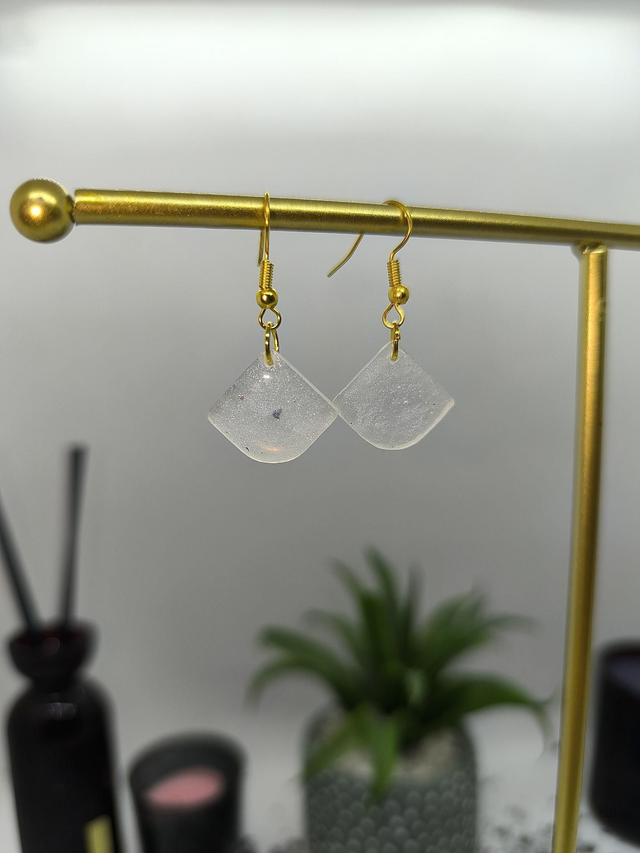 Boucles d'oreilles triangle blanc nacré 