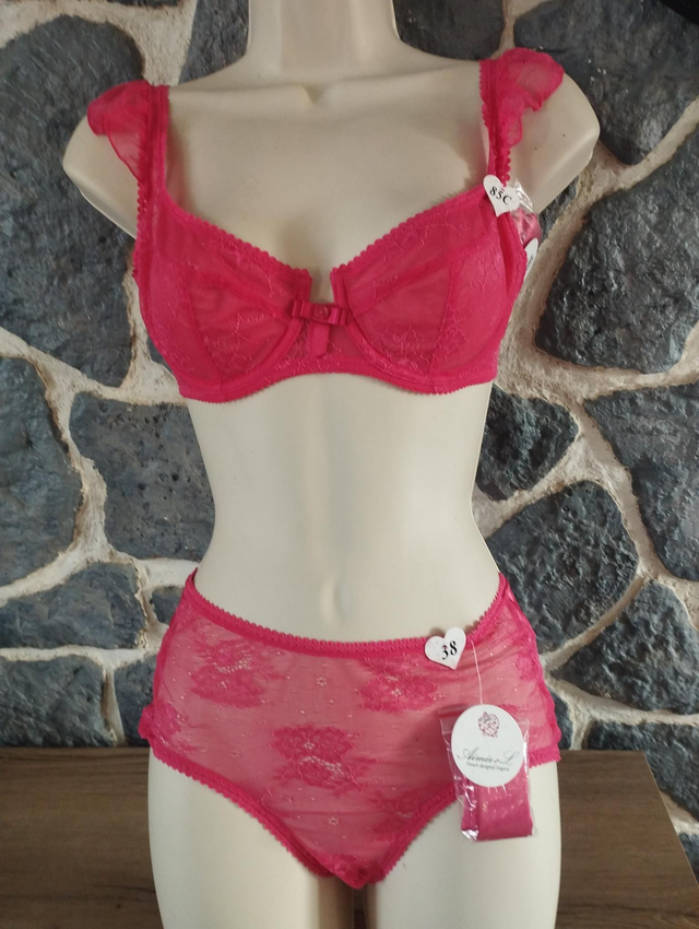 Ensemble 85C avec armatures sans rembourrage. Shorty en 38/40