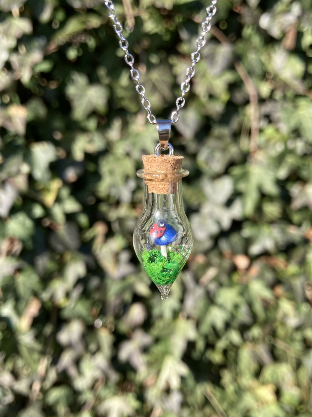 Pendentif bleu coccinelle