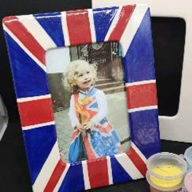 Photo frame, with plastic photo insert