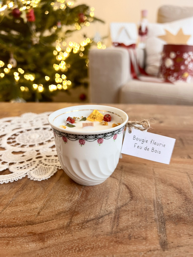 đ Bougie Feu de bois - tasse Ă cafĂ© "frise noire et petites roses"