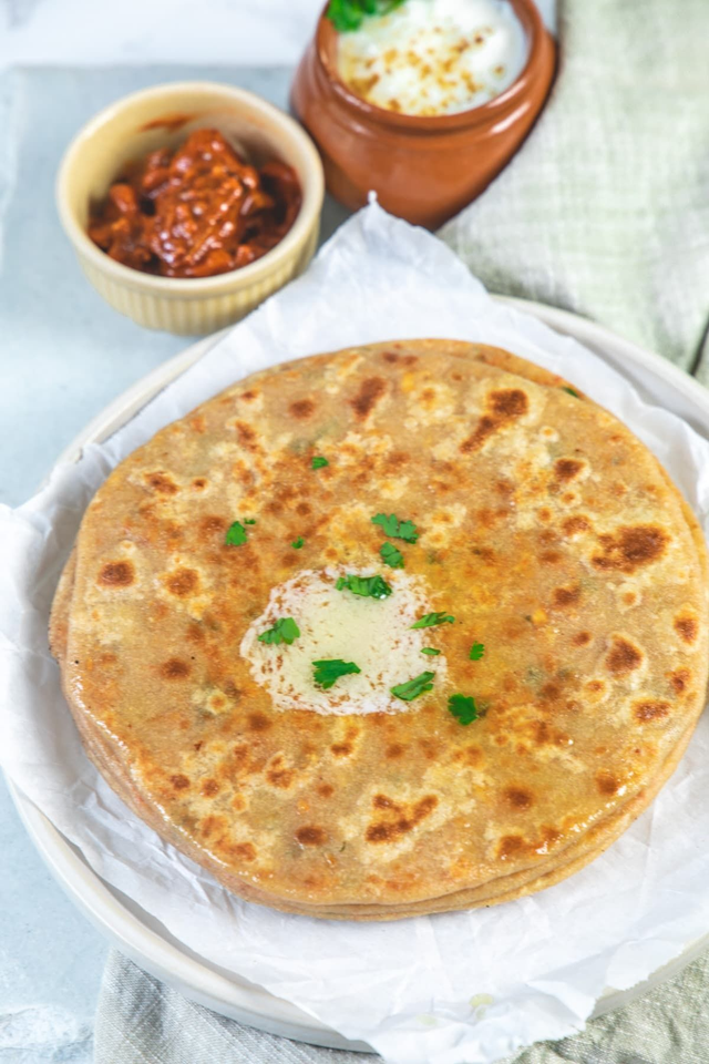 🧀 Paneer Paratha Platter – 3 Stuffed Parathas with Curd &amp; Pickle
