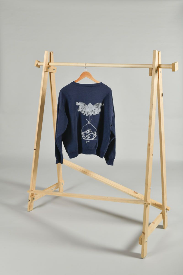 Sweat bleu marine Hanes seconde main sérigraphié – Œuvre main en sablier