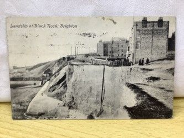 Landslip at Black Rock, Brighton, Sussex, Posted 1909 Pictorial Centre Postcard. Our Ref No. R301 £2.00