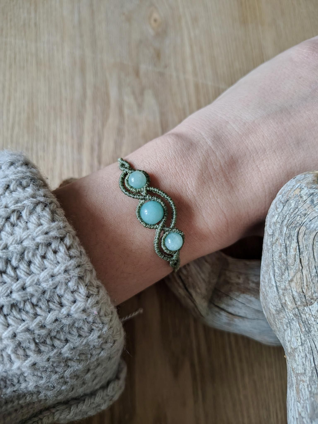 Élan minéral — bracelet micro-macramé 