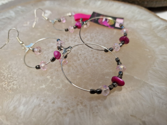 Boucles D'oreilles Creoles Pendentes Argentées Perles De Verre, Hematite et Coquillages