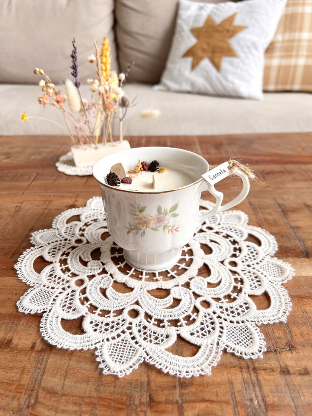 ✨ Bougie Cannelle - tasse à thé "fleurs pastels"