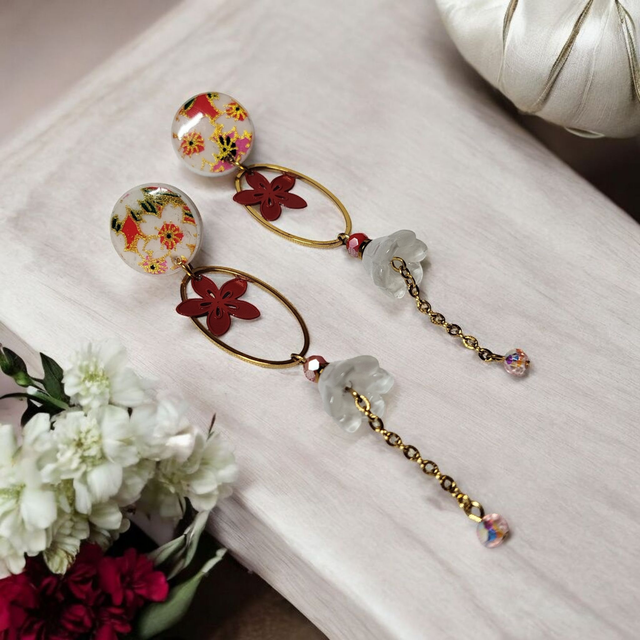 Boucles d'oreilles pendantes motifs japonais rouge blanc
