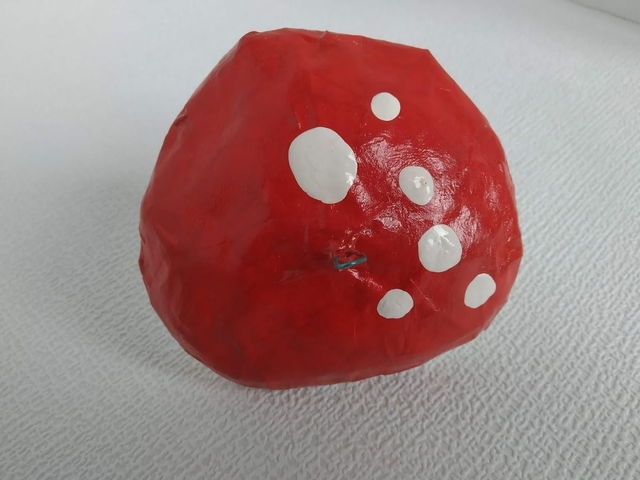 SIX CHAMPIGNONS POUR ORNEMENT, fait main en papier mâché, décoration original pour Noël, cadeau unique, 10 cm de haut