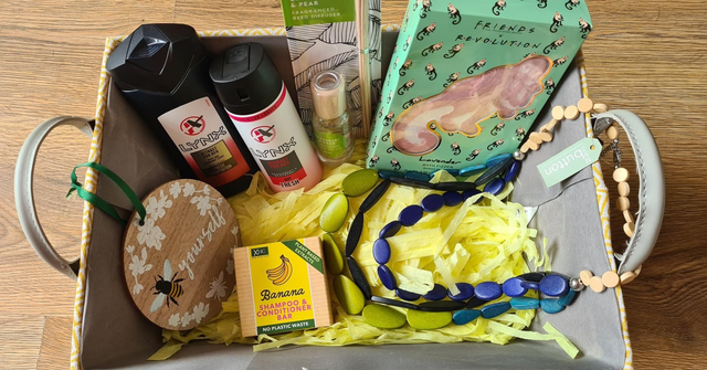 Gift Box - Lynx Attract, Diffuser, Bath Fizzer, Plaque, Necklace, Shampoo