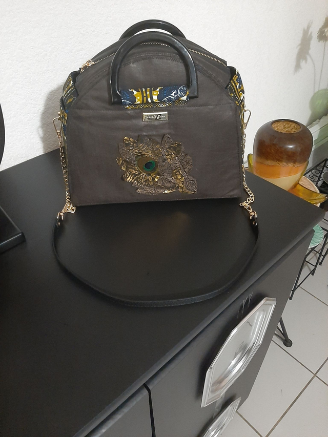 Sac wax bandoulière  zipé en tissu avec ance D acrylique  		