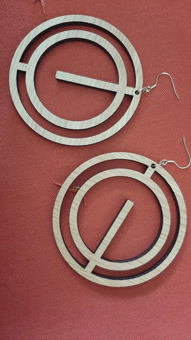 Boucles d&#039;oreilles &quot;rayon&quot; - chêne massif - Collection Arasy