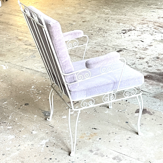 Antiker Gartenstuhl / Armlehnstuhl / weisser Metallstuhl