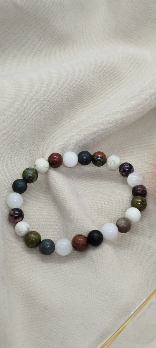 Bracelet 16 cm en pierres naturelles de 8 mm.