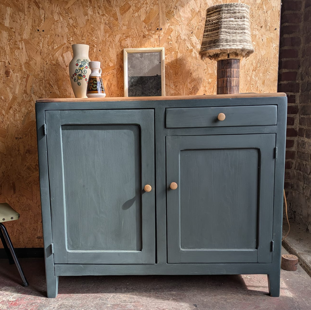 Buffet parisien peint