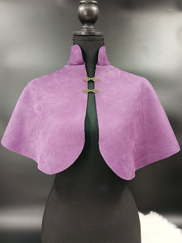 Verdandi - cape en cuir