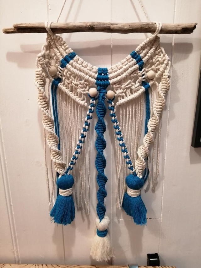 Décoration murale beige et bleu