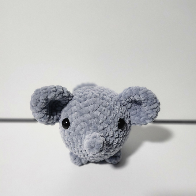Petit éléphant gris