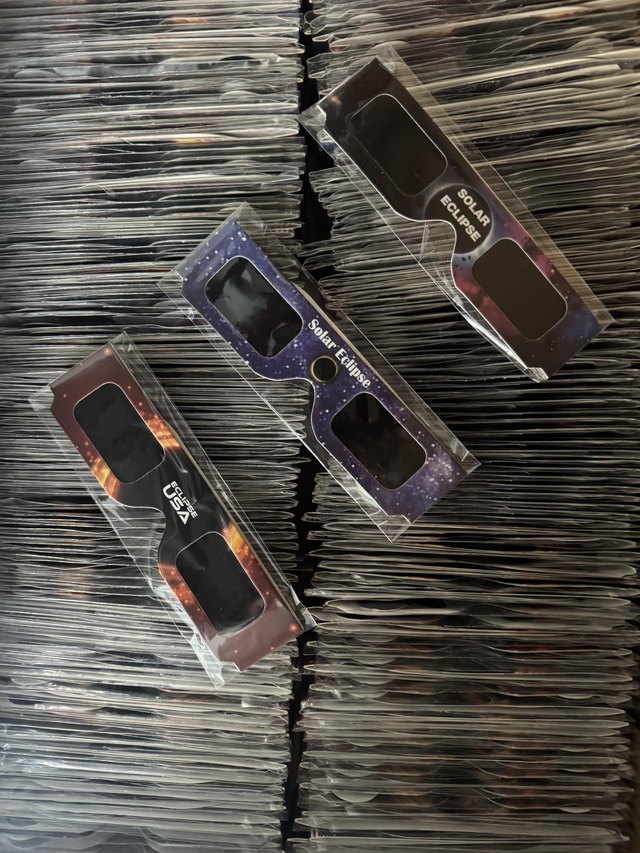 Paire de lunettes éclipse solaire