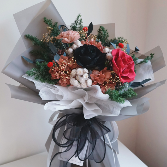 Standard Preserved Flowers Bouquet (Black &amp; Red)