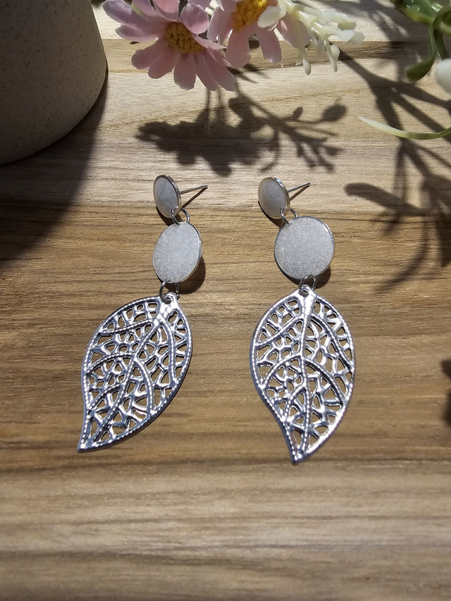  Légèreté Bohème &quot;Éclats de Feuilles&quot;– Boucles d’oreilles feuille ajourée