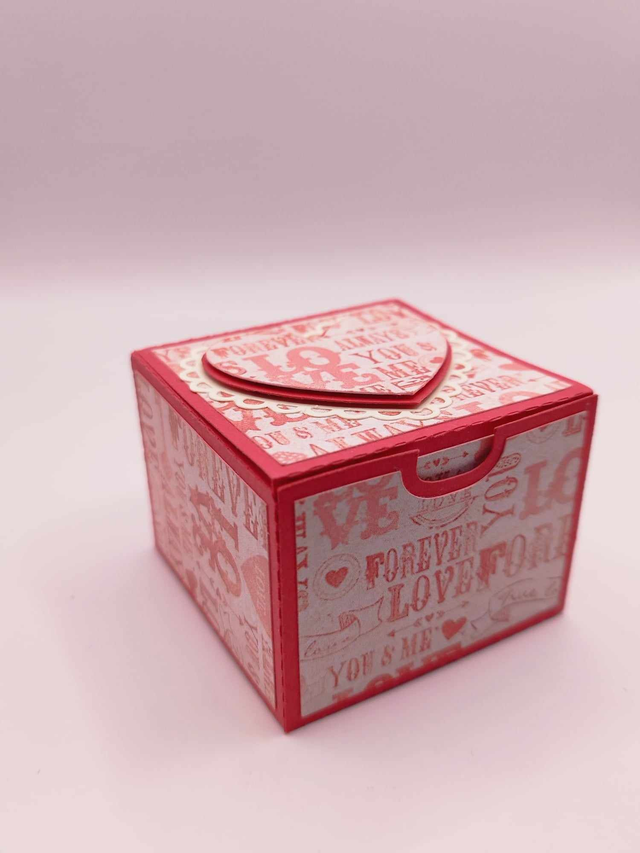 Boîte cadeau rouge et coeur (2)