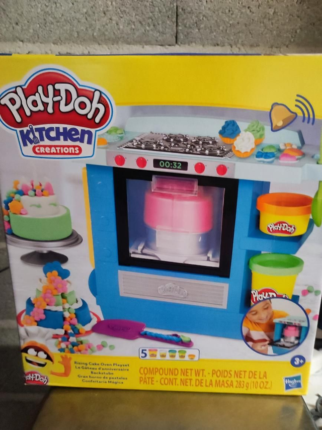 LE GÂTEAU D'ANNIVERSAIRE  PLAY-DOH