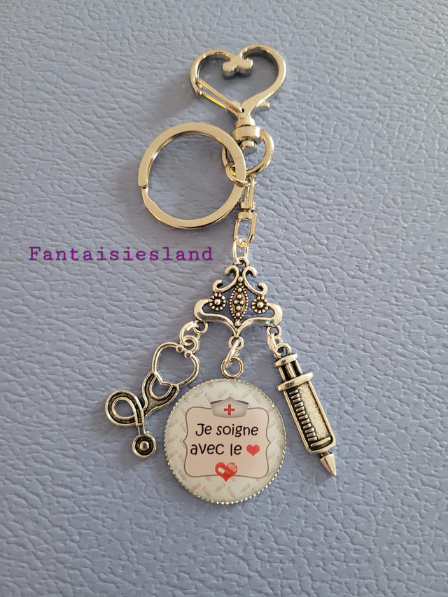 Accroch-clés argenté - Je soigne avec le coeur