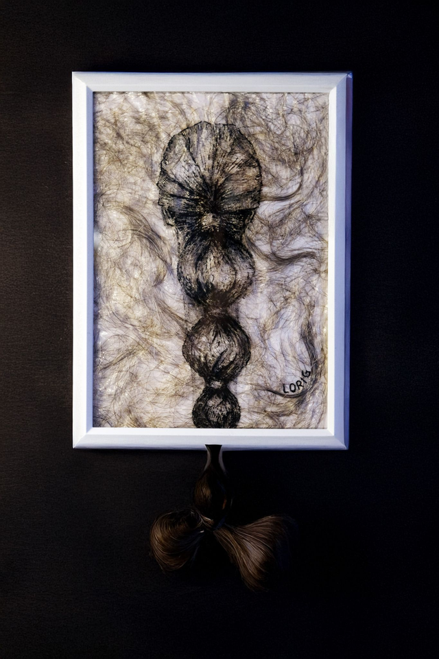 La jeune fille aux chouchous