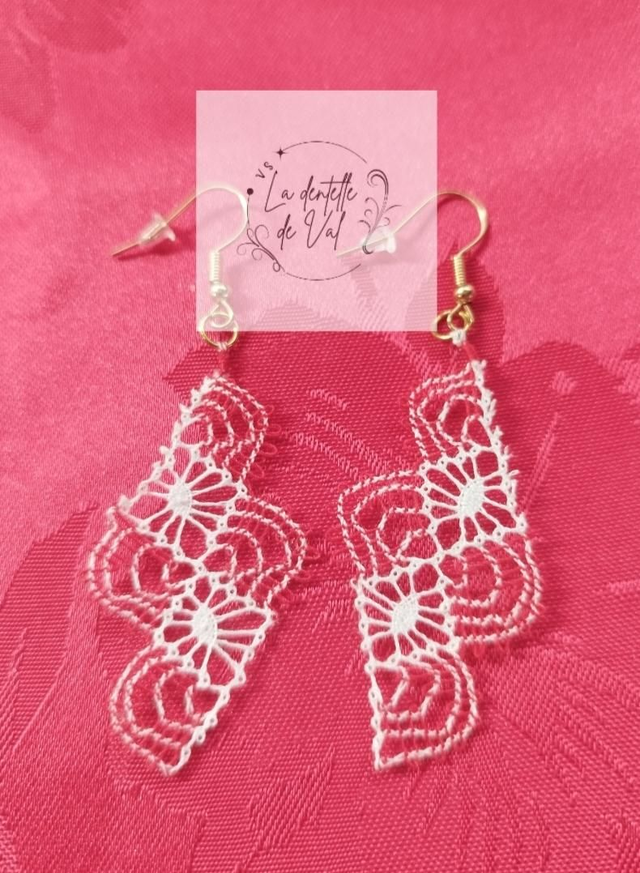 Boucles d'oreilles rouge et blanche code 13