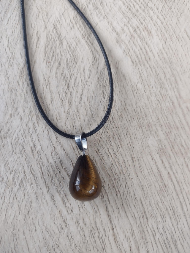 Tigers eye teardrop gemstone necklace 