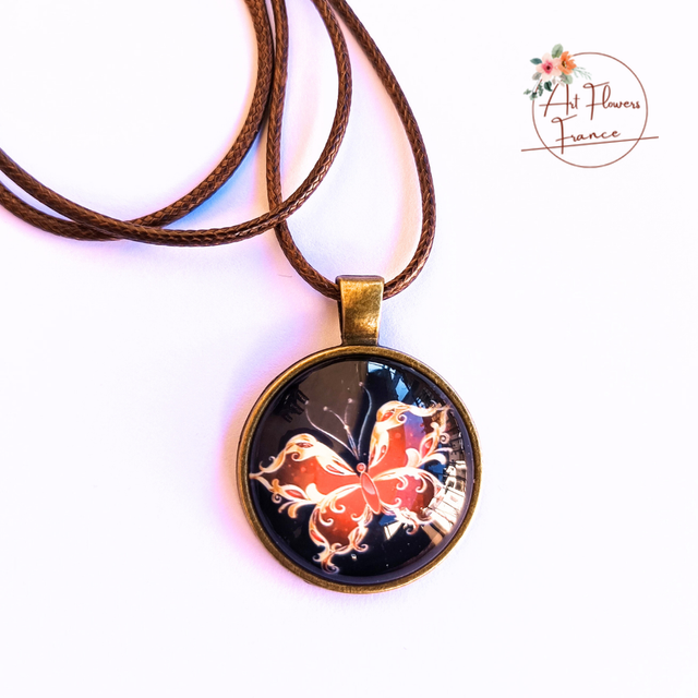 Collier illustré - Papillon rouge