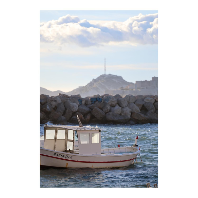 6. Un bateau devant le Vallon des Auffes à Marseille