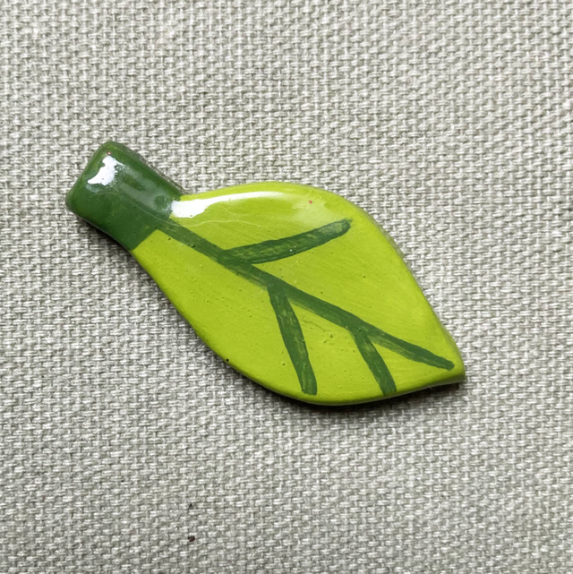 Pin&#039;s feuille verte