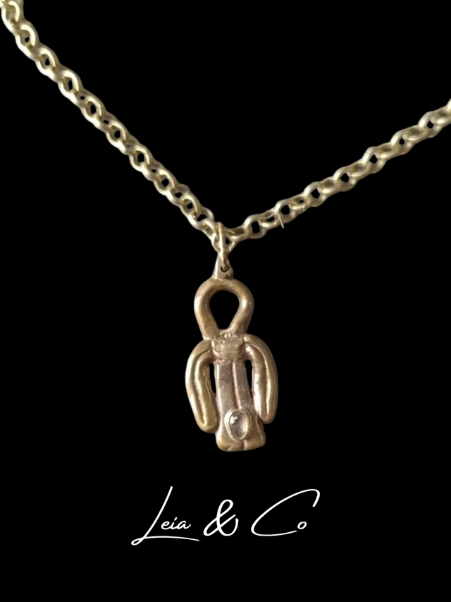 Amulette égyptienne Nœud d&#039;Isis avec tourmaline jaune-verte LEIA&amp;CO