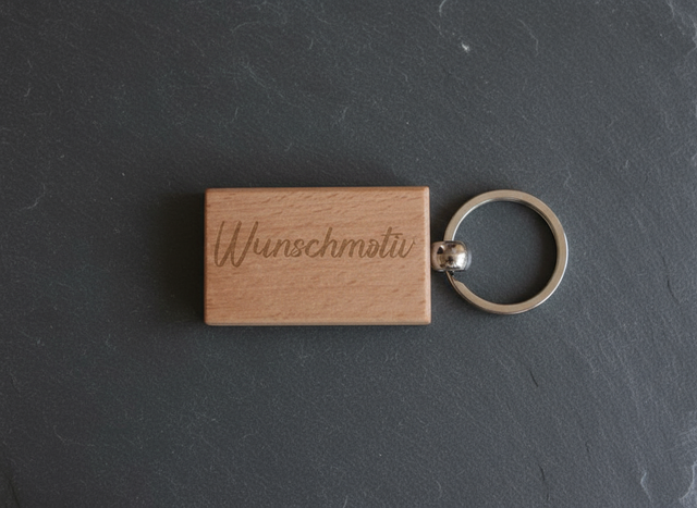 Personalisierter Holz-Schlüsselanhänger – Gravur mit Namen oder Wunschtext (3 x 5 cm)