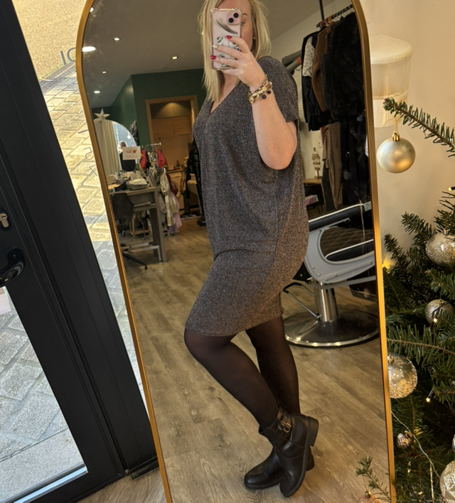 Robe marron à paillettes 