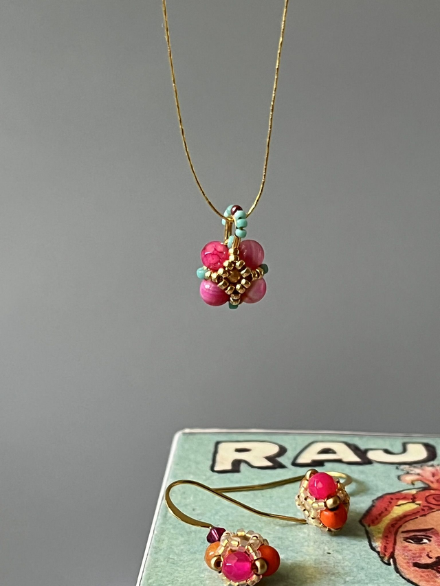 Collier à petit pendentif en forme de fleur petit modèle