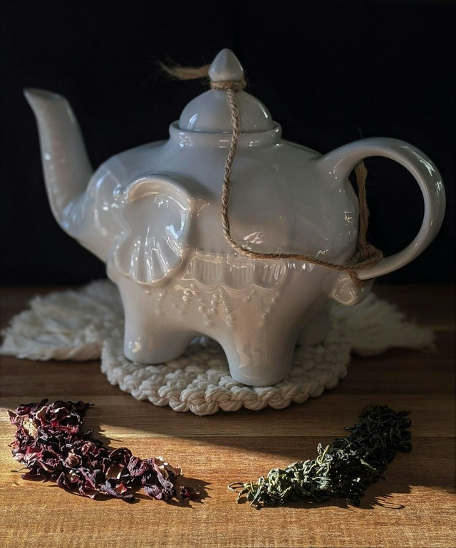 Striped tea pot
