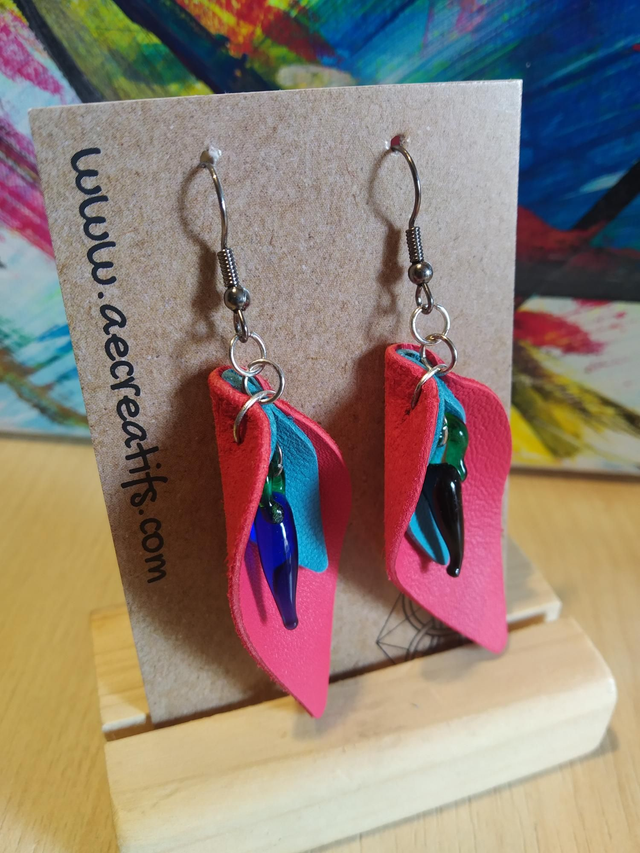 Boucles d&#039;oreilles cuir fushia 