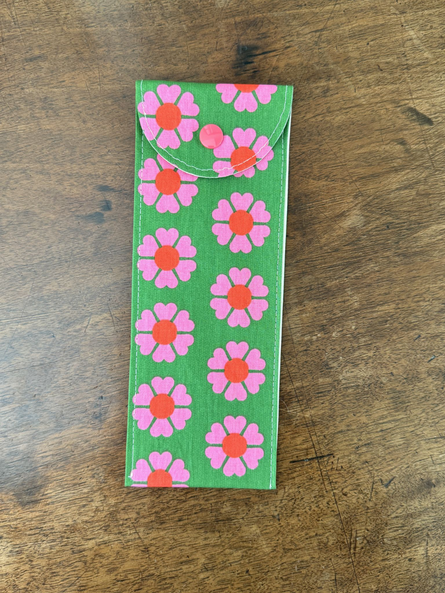 Étui à brosse à dents / ou à couverts