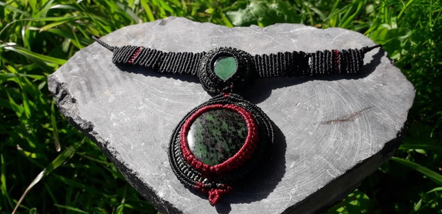 Collier ras de cou • rubis zoïsite 